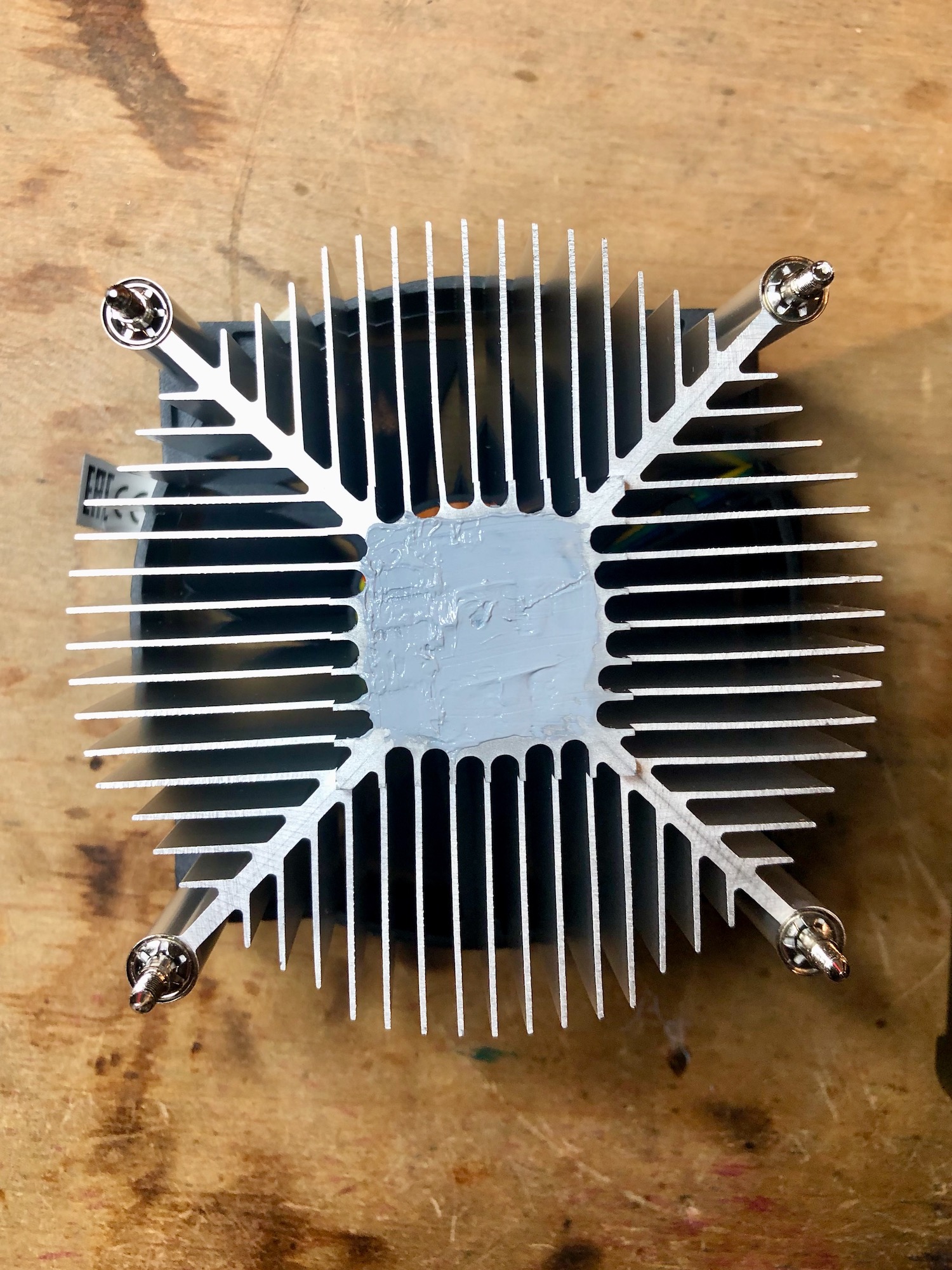 Thermaltake CPU Cooler with thermal grease